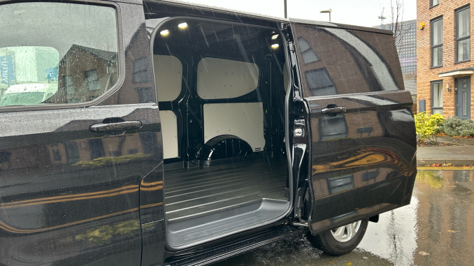 Ford Transit Custom 320 L1 Diesel Fwd 2.0 EcoBlue 150ps H1 Van Limited - Image 5